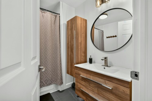 Salle de bains - 781 Rue Blondin, Prévost, QC 