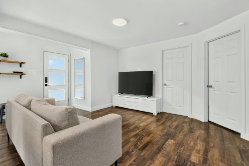 Salon - 781 Rue Blondin, Prévost, QC 