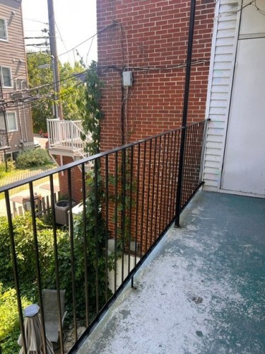 Balcon - 8411 Rue St-Hubert, Montréal (Villeray/Saint-Michel/Parc-Extension), QC - Outdoor With Exterior