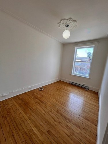Chambre à coucher - 8411 Rue St-Hubert, Montréal (Villeray/Saint-Michel/Parc-Extension), QC - Indoor Photo Showing Other Room