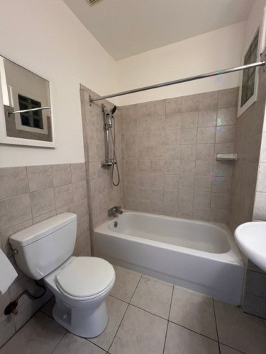 Salle de bains - 8411 Rue St-Hubert, Montréal (Villeray/Saint-Michel/Parc-Extension), QC - Indoor Photo Showing Bathroom