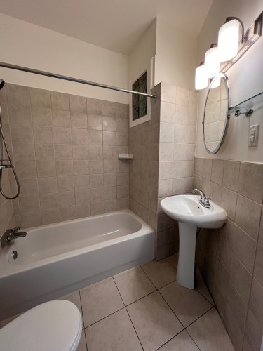 Salle de bains - 8411 Rue St-Hubert, Montréal (Villeray/Saint-Michel/Parc-Extension), QC - Indoor Photo Showing Bathroom