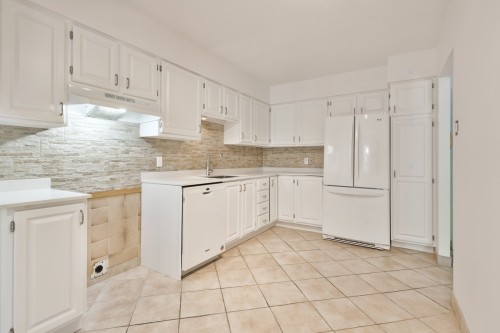 Kitchen - 106-7060 Av. Giraud, Montréal (Anjou), QC - Indoor Photo Showing Kitchen