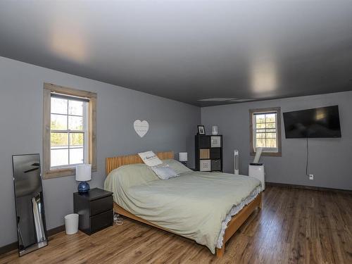 1035 Peterson Road, Gorham, ON - Indoor Photo Showing Bedroom