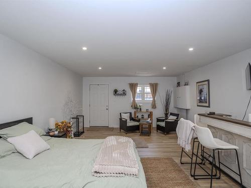 1035 Peterson Road, Gorham, ON - Indoor Photo Showing Bedroom