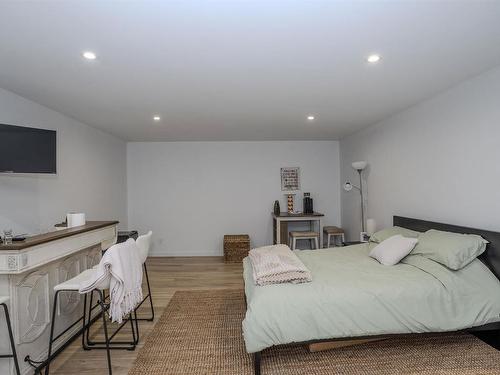 1035 Peterson Road, Gorham, ON - Indoor Photo Showing Bedroom
