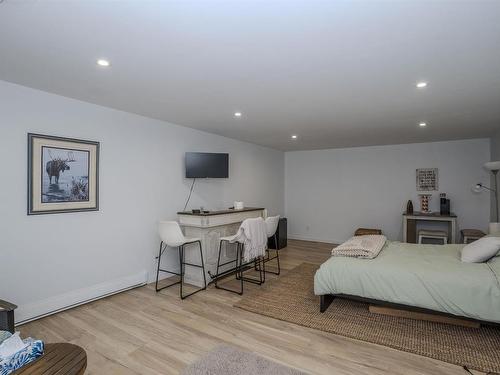 1035 Peterson Road, Gorham, ON - Indoor Photo Showing Bedroom
