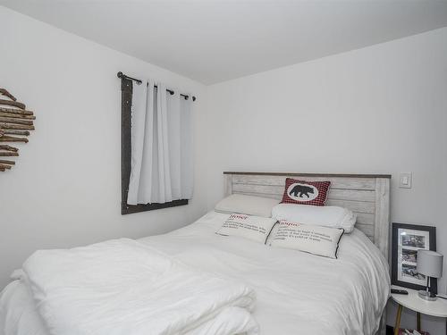1035 Peterson Road, Gorham, ON - Indoor Photo Showing Bedroom