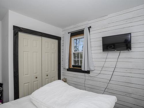 1035 Peterson Road, Gorham, ON - Indoor Photo Showing Bedroom