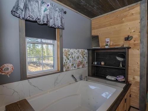 1035 Peterson Road, Gorham, ON - Indoor