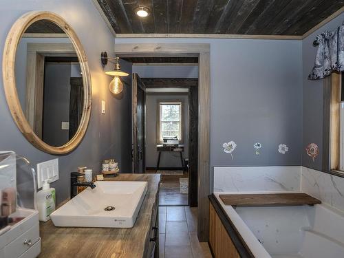 1035 Peterson Road, Gorham, ON - Indoor Photo Showing Bathroom