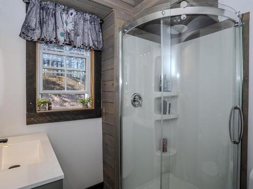 1035 Peterson Road, Gorham, ON - Indoor Photo Showing Bathroom