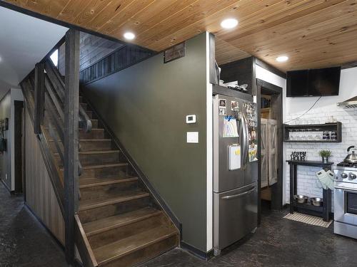 1035 Peterson Road, Gorham, ON - Indoor Photo Showing Other Room