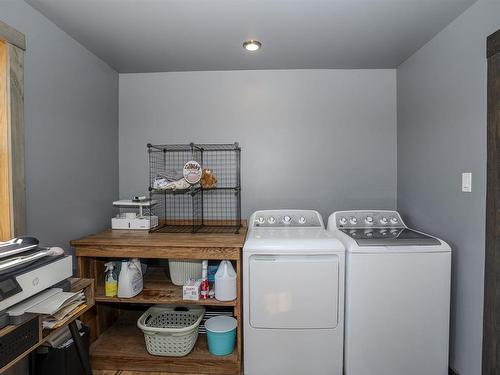 1035 Peterson Road, Gorham, ON - Indoor Photo Showing Laundry Room
