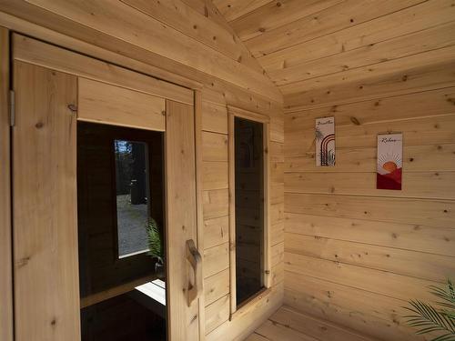 1035 Peterson Road, Gorham, ON - Indoor Photo Showing Other Room