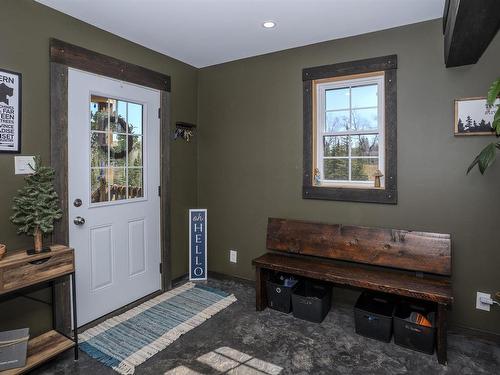 1035 Peterson Road, Gorham, ON - Indoor Photo Showing Other Room