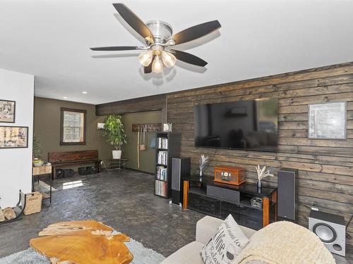 1035 Peterson Road, Gorham, ON - Indoor