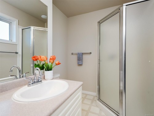 9524 Greenglade Rd, Sidney, BC 