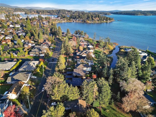 10211 Resthaven Dr, Sidney, BC 