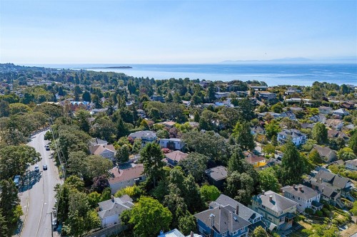 1 Briar Pl, Victoria, BC 