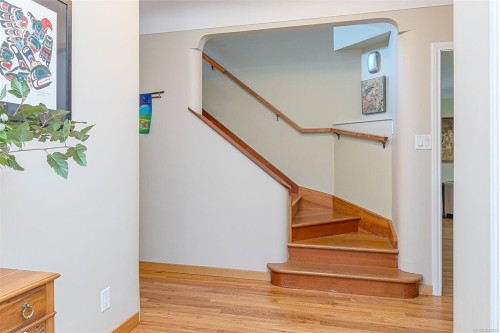 1 Briar Pl, Victoria, BC 