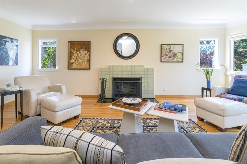 1 Briar Pl, Victoria, BC 