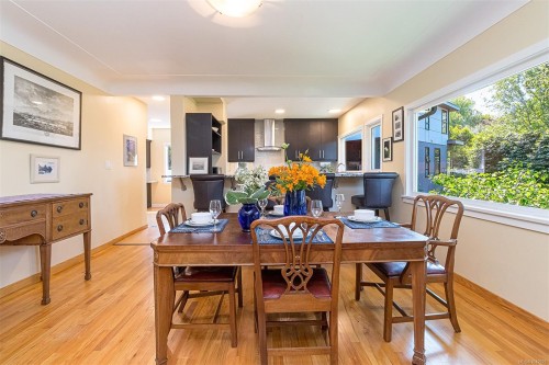 1 Briar Pl, Victoria, BC 