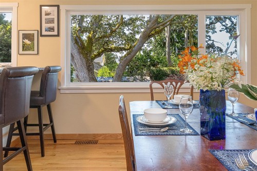 1 Briar Pl, Victoria, BC 
