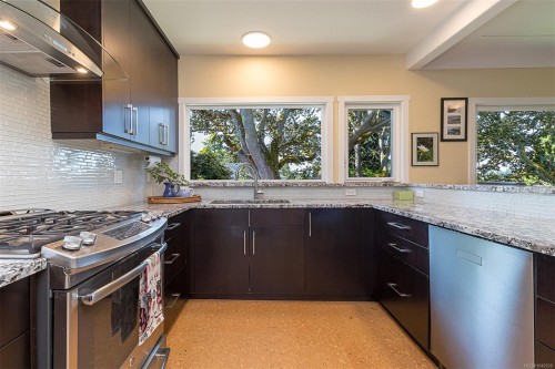 1 Briar Pl, Victoria, BC 