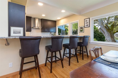 1 Briar Pl, Victoria, BC 