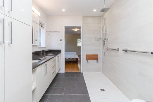 1 Briar Pl, Victoria, BC 