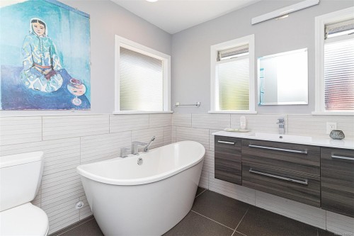 1 Briar Pl, Victoria, BC 