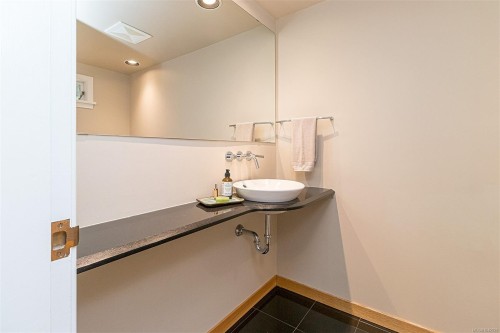 1 Briar Pl, Victoria, BC 