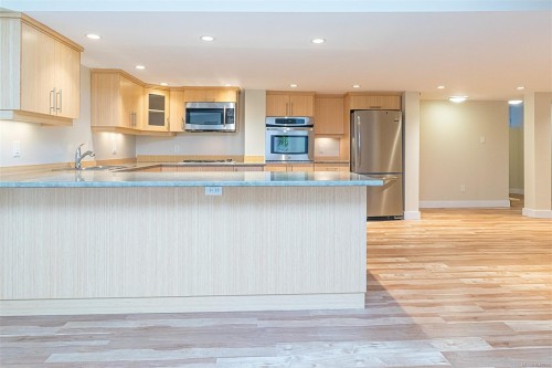 1 Briar Pl, Victoria, BC 