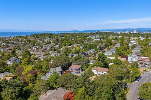 1 Briar Pl, Victoria, BC 