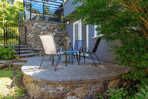 1 Briar Pl, Victoria, BC 