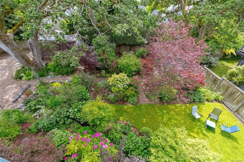 1 Briar Pl, Victoria, BC 