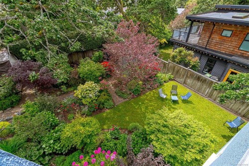 1 Briar Pl, Victoria, BC 