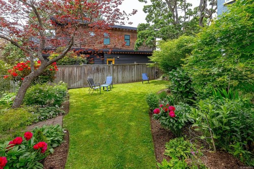 1 Briar Pl, Victoria, BC 