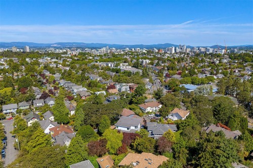 1 Briar Pl, Victoria, BC 