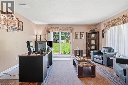 Home office space with yard access - 1 Idared Road, Carlisle, ON - Indoor