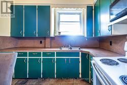 Kitchen o/l Side Yard - 
