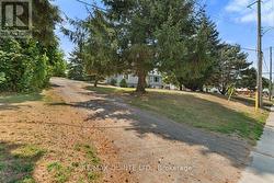 side driveway to back of house - 