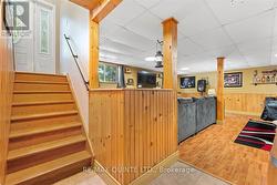 stirs to entryway - 