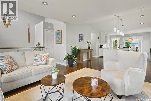 303 East Hampton Boulevard E, Saskatoon, SK 