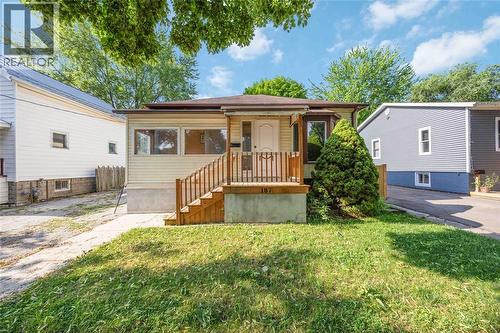 187 COBDEN STREET  Sarnia, ON N7T 3Z9