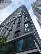 621 - 115 BLUE JAYS WAY Toronto, ON M5V 0N4