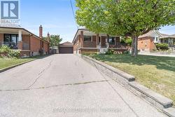 30 FORTHBRIDGE CRESCENT  Toronto, ON M3M 2A1