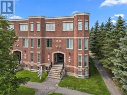 793 LONGFIELDS DRIVE  Ottawa, ON K2J 5N2