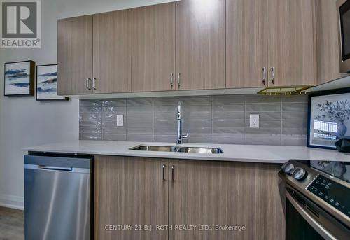 Lots of counter space - 112 - 58 Lakeside Terrace, Barrie, ON - Indoor Photo Showing Kitchen With Double Sink